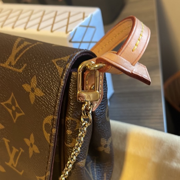 LV Monogram Favorite MM - Picture 4 of 16